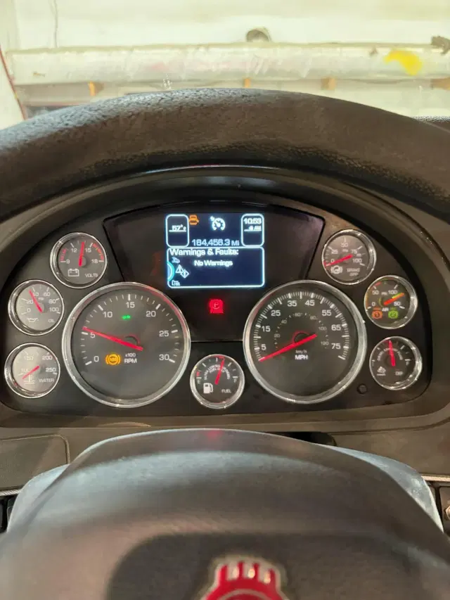 Image of Kenworth T880 equipment image 4