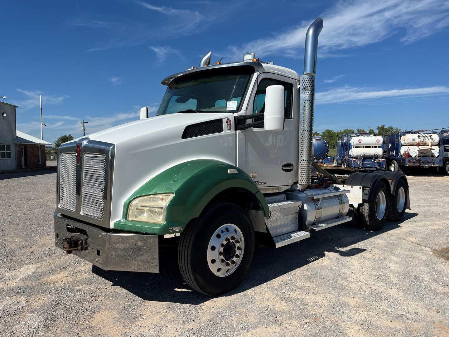2018 Kenworth T880 Equipment Image0