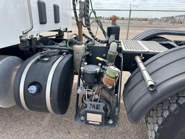 Image of Kenworth T880 equipment image 1