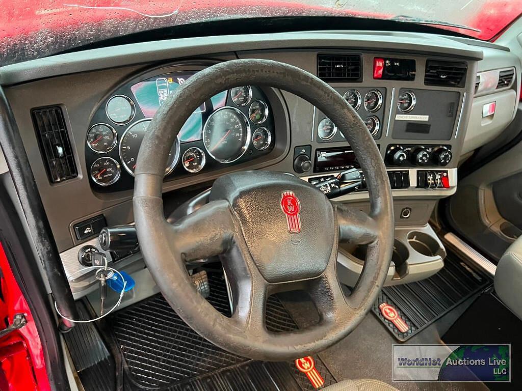 Main image Kenworth T800 14