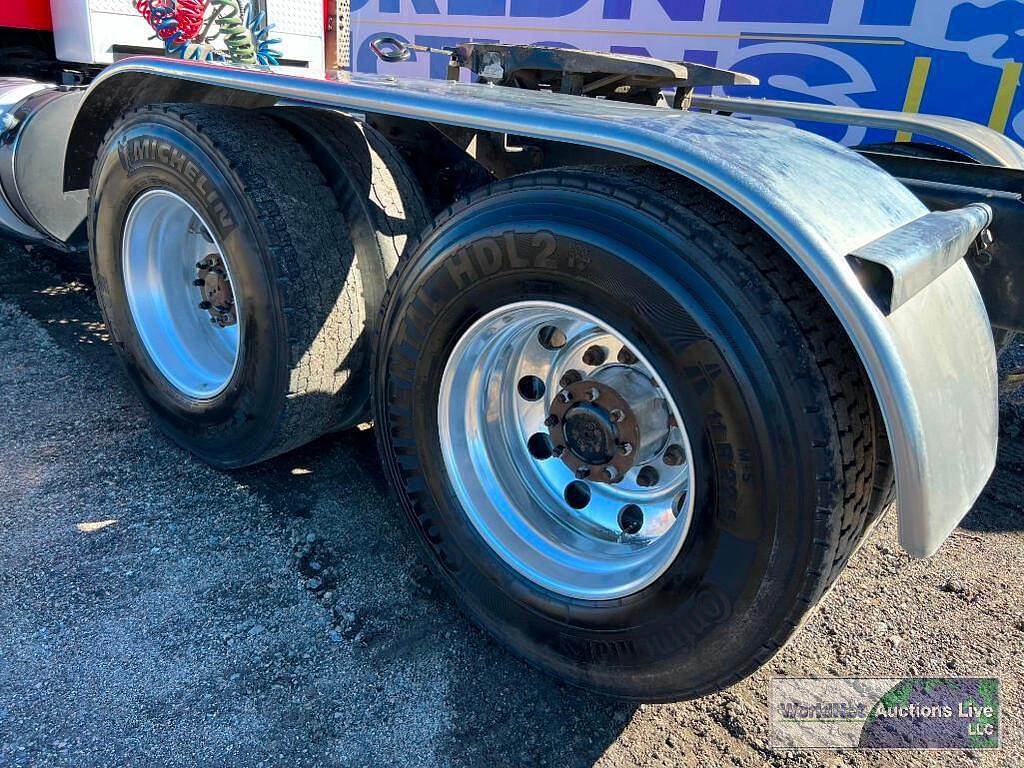 Main image Kenworth T800 33