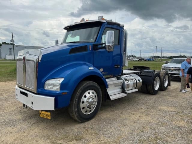 Image of Kenworth T880 equipment image 1
