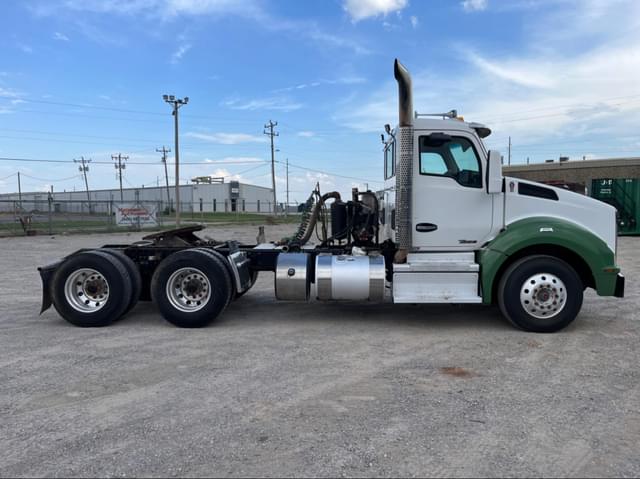 Image of Kenworth T880 equipment image 2