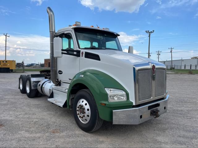 Image of Kenworth T880 equipment image 1