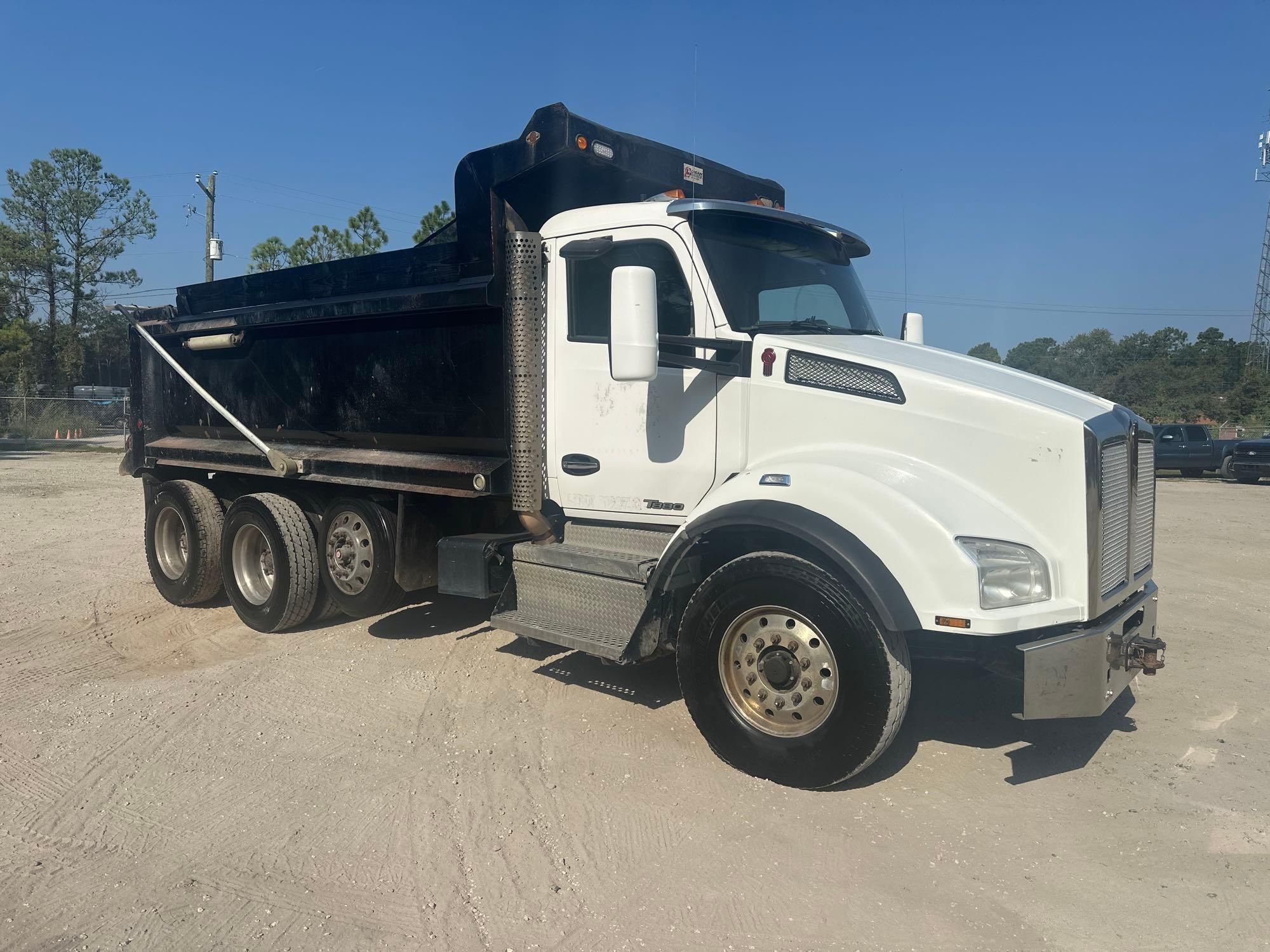 Main image Kenworth T880
