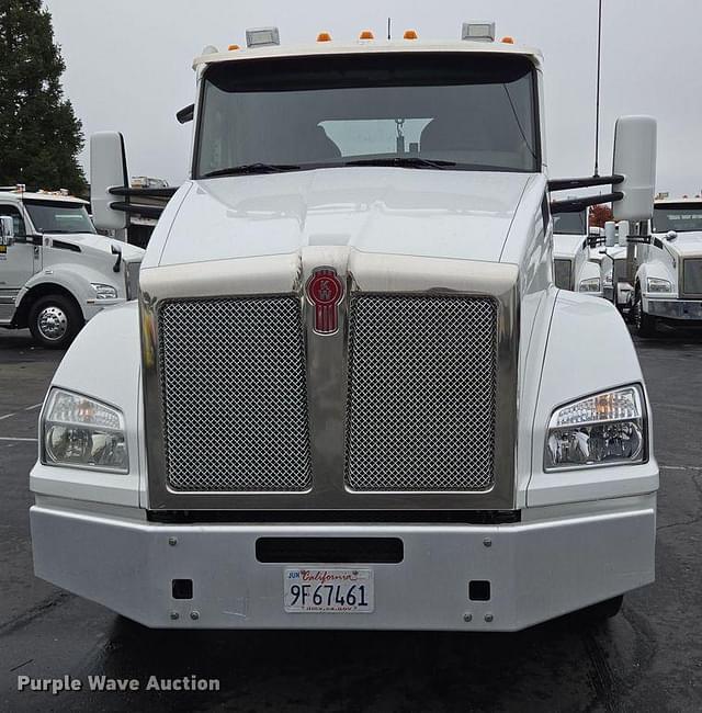 Image of Kenworth T880 equipment image 1