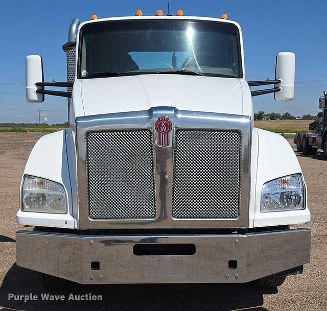 Image of Kenworth T880 equipment image 1