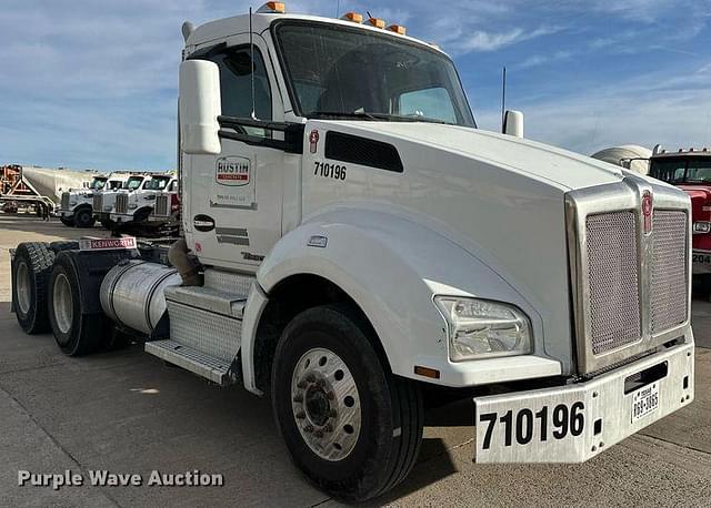 Image of Kenworth T880 equipment image 2