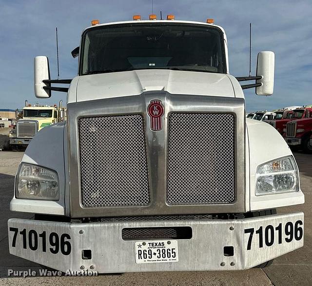 Image of Kenworth T880 equipment image 1