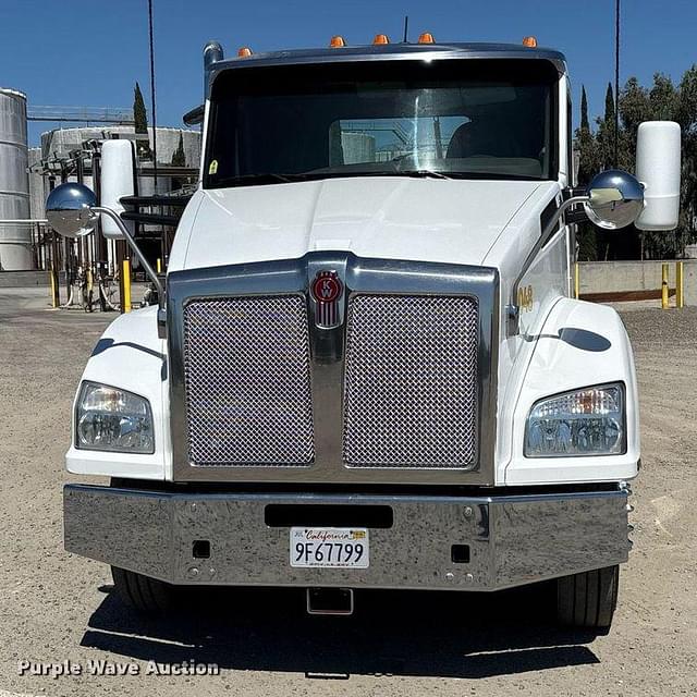 Image of Kenworth T880 equipment image 1