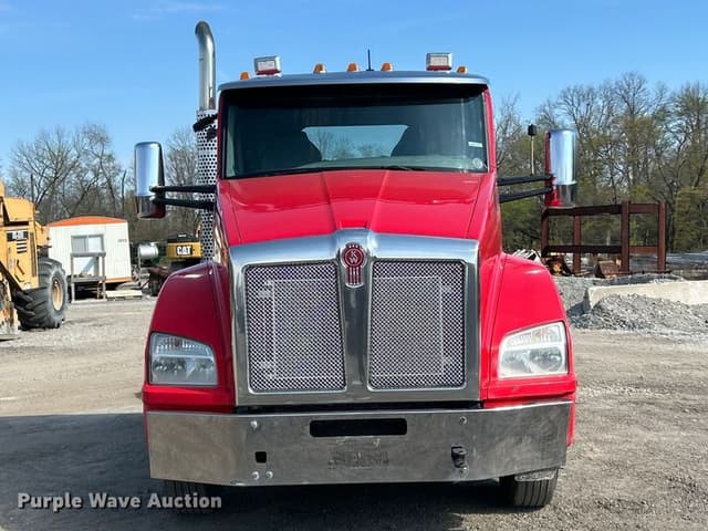 Image of Kenworth T880 equipment image 1