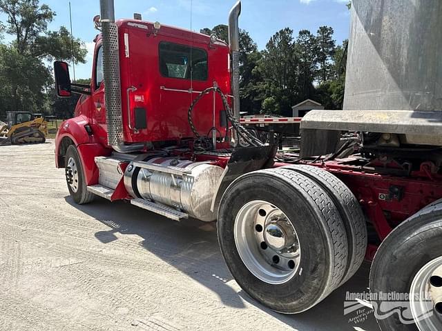 Image of Kenworth T880 equipment image 4