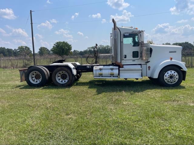 Image of Kenworth W900 equipment image 3