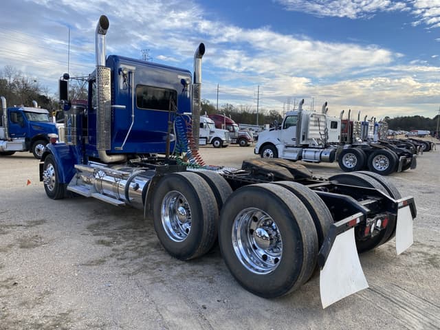 Image of Kenworth W900 equipment image 1