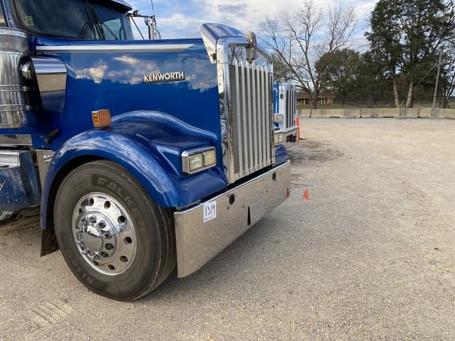 Image of Kenworth W900 equipment image 4