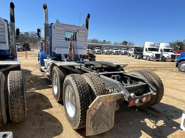 Image of Kenworth W900 equipment image 1