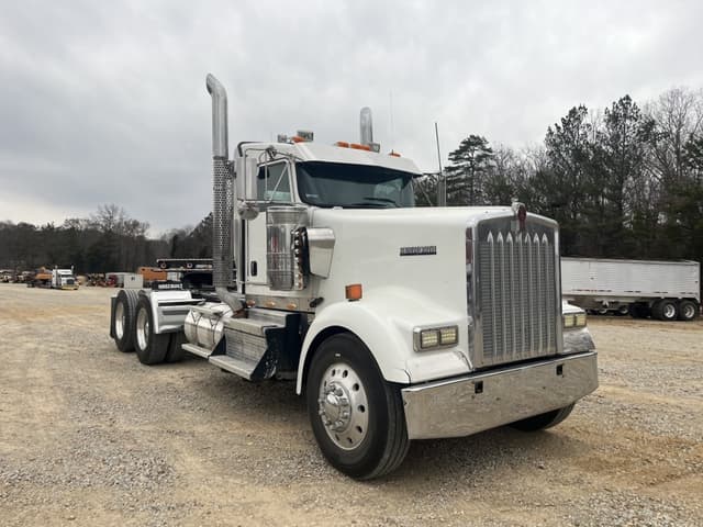 Image of Kenworth W900 equipment image 3