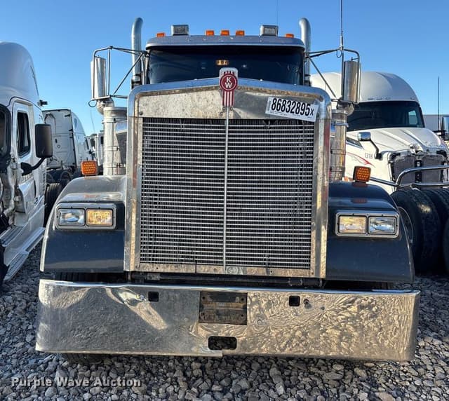 Image of Kenworth W900 equipment image 1