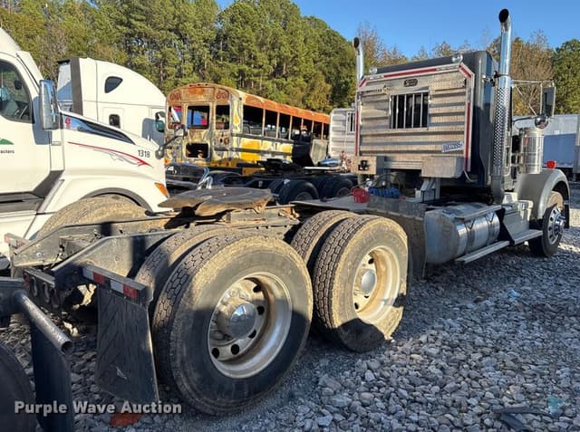 Image of Kenworth W900 equipment image 4