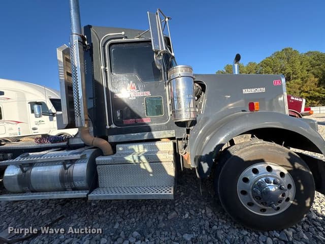 Image of Kenworth W900 equipment image 3