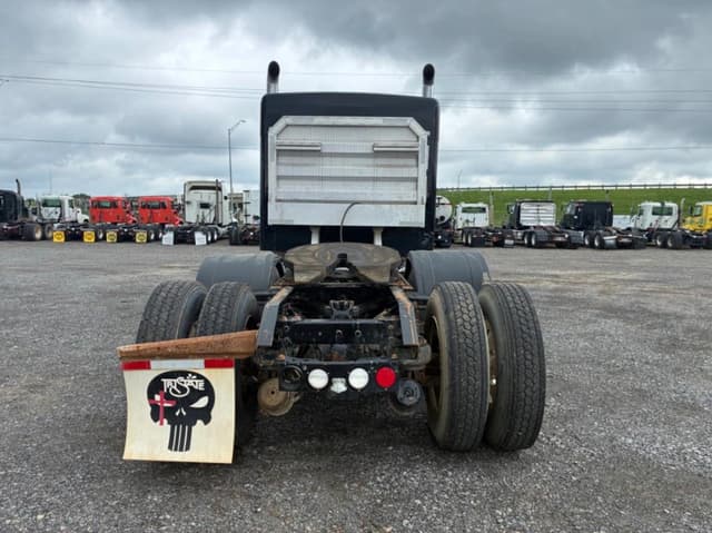 Image of Kenworth W900 equipment image 4