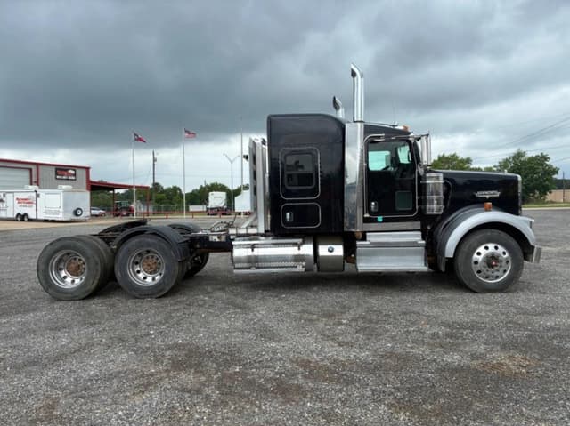 Image of Kenworth W900 equipment image 3