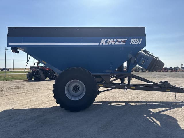 Image of Kinze 1051 equipment image 4