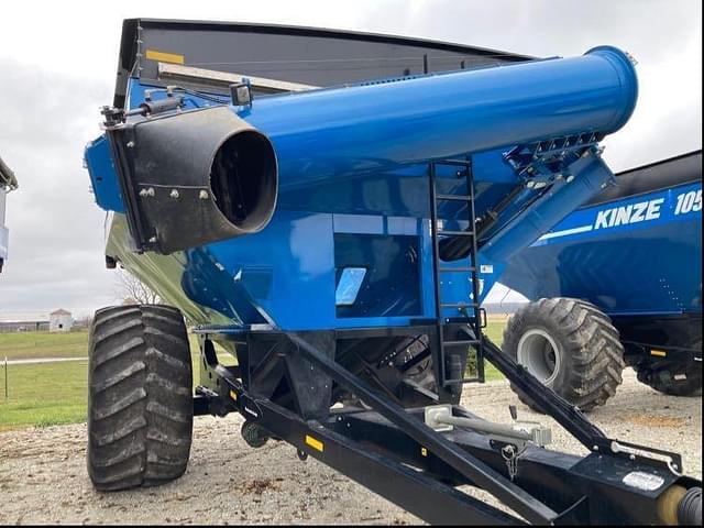 Image of Kinze 1051 equipment image 3