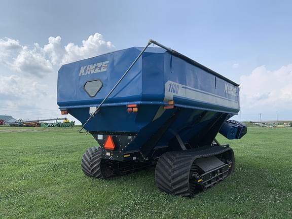 Image of Kinze 1100 equipment image 1