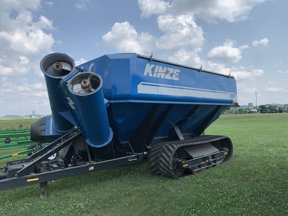 2018 Kinze 1100 Equipment Image0