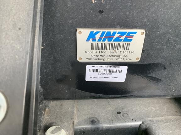 Image of Kinze 1100 equipment image 4