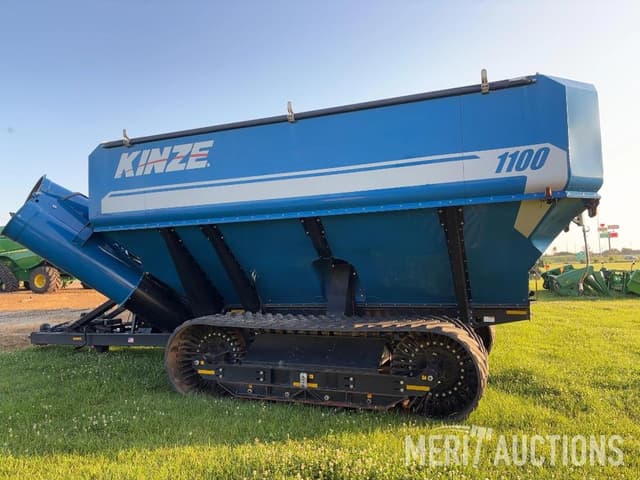 Image of Kinze 1100 equipment image 2