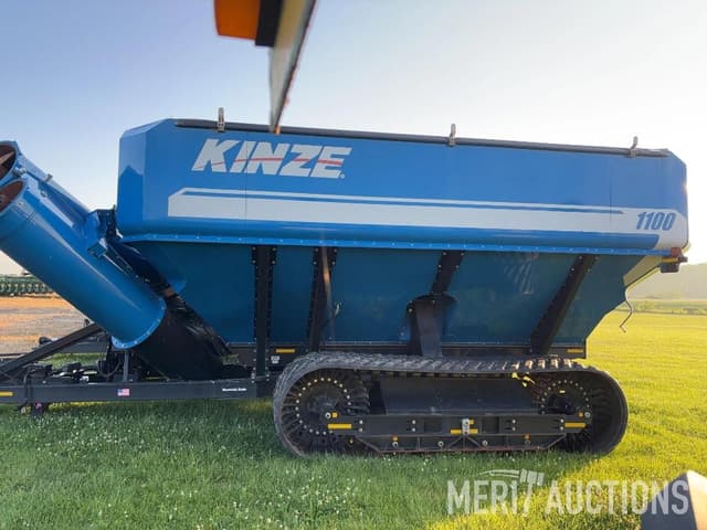 Image of Kinze 1100 equipment image 1