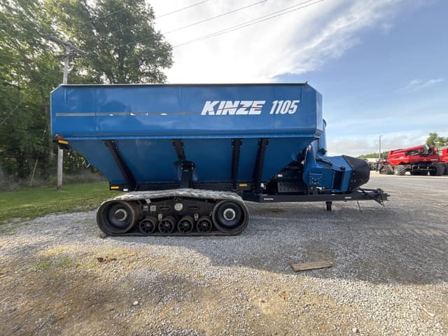 Image of Kinze 1105 equipment image 1