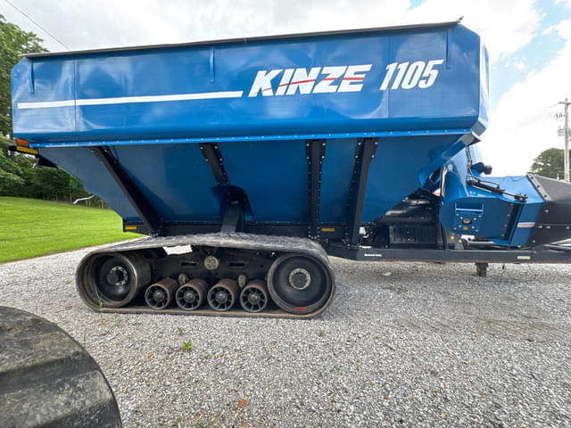 Image of Kinze 1105 equipment image 1