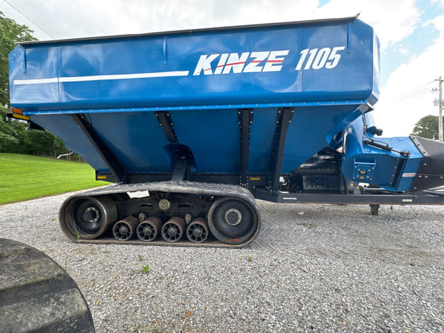 Image of Kinze 1105 equipment image 1