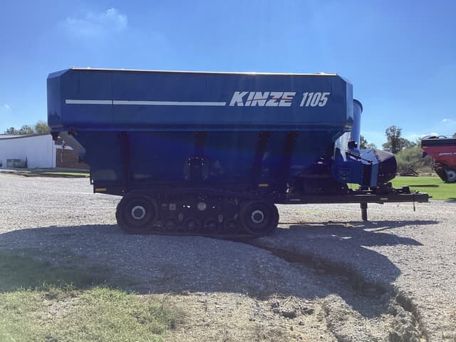 Image of Kinze 1105 equipment image 1