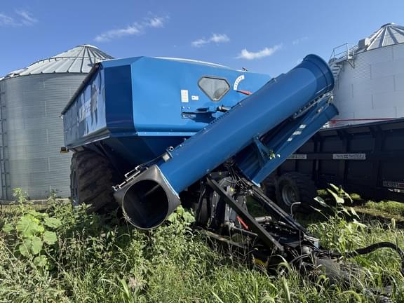 Image of Kinze 1105 equipment image 3