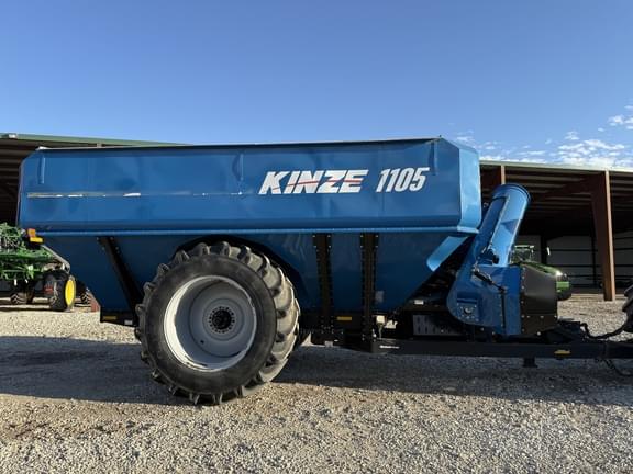 Image of Kinze 1105 equipment image 3