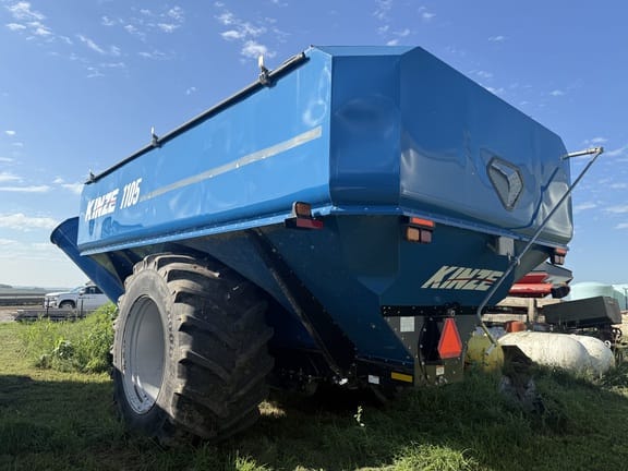 2018 Kinze 1105 Equipment Image0