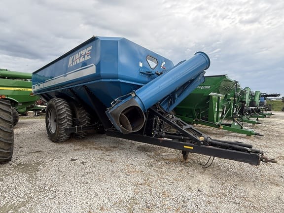 2018 Kinze 1300 Equipment Image0