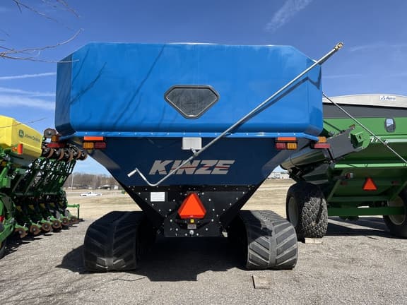 Image of Kinze 1305 equipment image 4