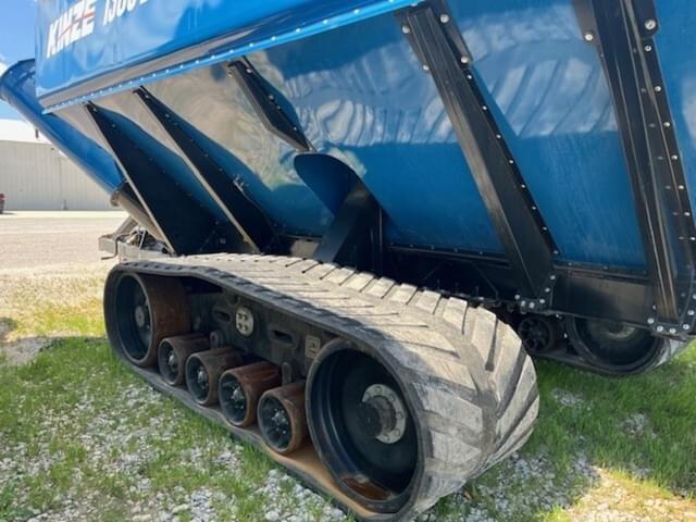 Image of Kinze 1305 equipment image 4