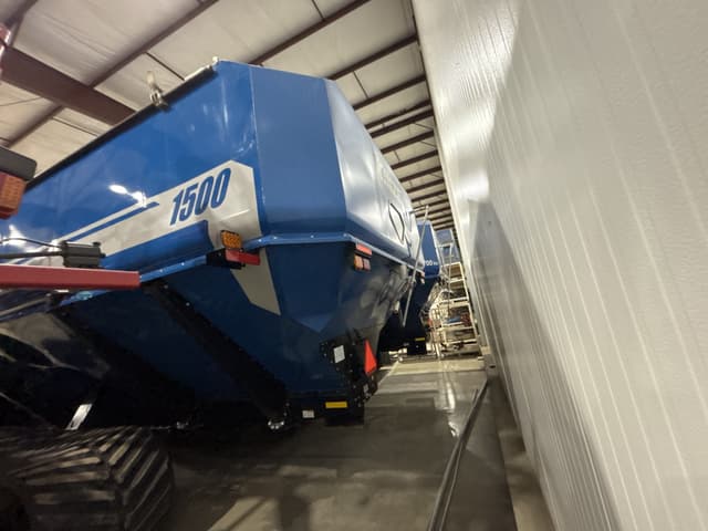 Image of Kinze 1500 equipment image 2