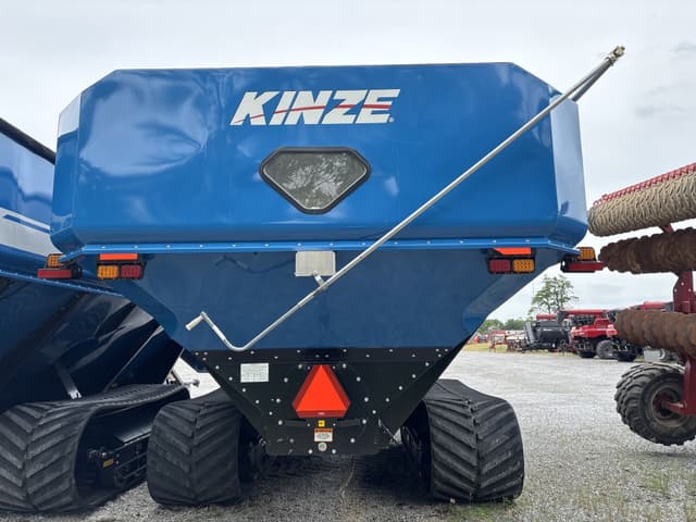 Image of Kinze 1500 equipment image 3