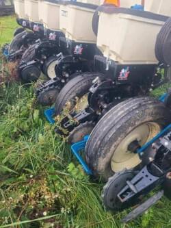 Image of Kinze 3000 equipment image 3