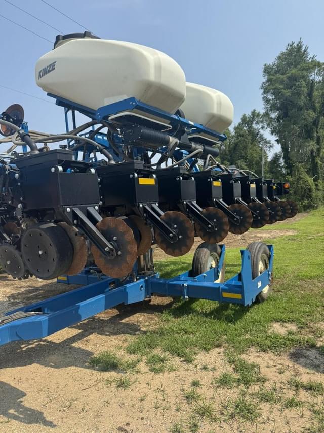 Image of Kinze 3500 equipment image 4