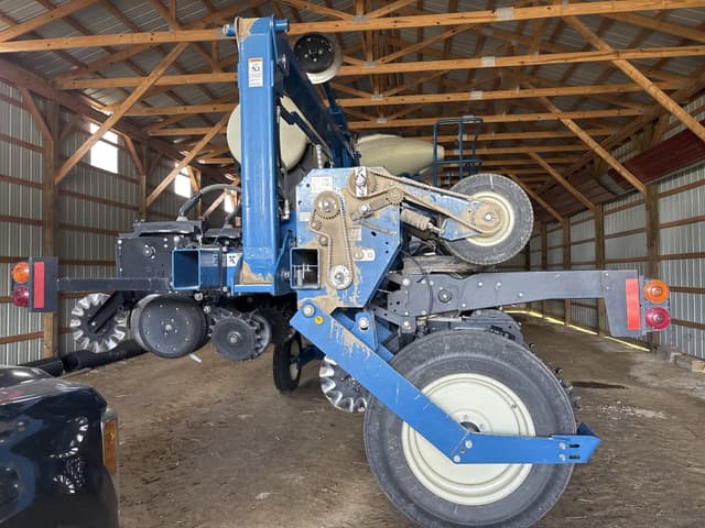 Image of Kinze 3600 equipment image 3