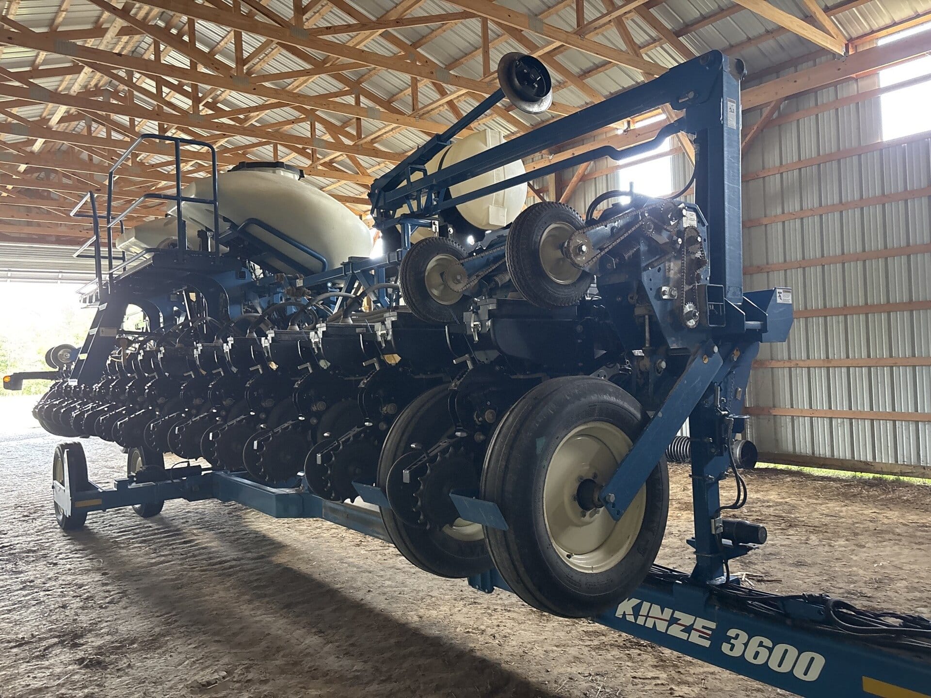 2018 Kinze 3600 Equipment Image0