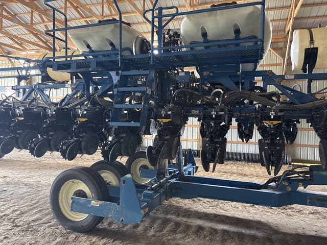 Image of Kinze 3600 equipment image 1